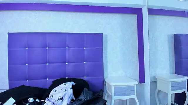 LeaMoreau22 online show from 10/11/25, 12:04