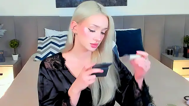 Snapshot of SugarWhisper chatting on 11/27/25, 04:31 SugarWhisper online show from 11/27/25, 04:31