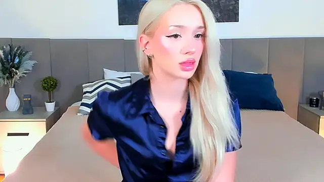 Snapshot of SugarWhisper chatting on 11/29/25, 04:10 SugarWhisper online show from 11/29/25, 04:10