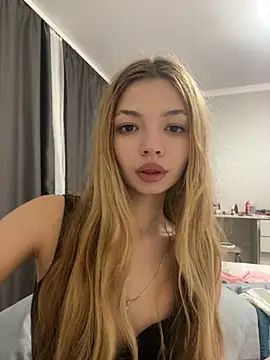  Siennaaa  online show from 11/28/25, 08:55