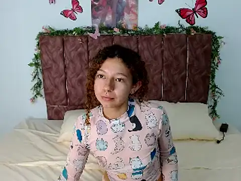 Snapshot of ElaRose723 chatting on 10/29/25, 02:30 ElaRose723 online show from 10/29/25, 02:30