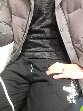 Snapshot of chougegg0214 chatting on 12/23/25, 02:31 chougegg0214 online show from 12/23/25, 02:31