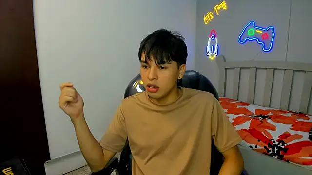 Snapshot of StiwenTwink chatting on 10/15/25, 03:12 StiwenTwink online show from 10/15/25, 03:12