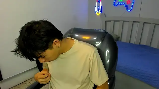 StiwenTwink online show from 11/19/25, 05:02