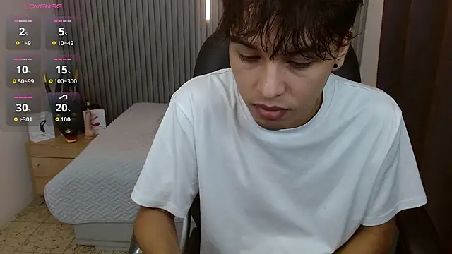 Snapshot of StiwenTwink chatting on 05/04/26, 02:35 StiwenTwink online show from 05/04/26, 02:35