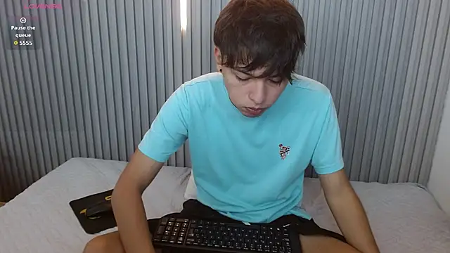 Snapshot of StiwenTwink chatting on 05/05/26, 01:08 StiwenTwink online show from 05/05/26, 01:08