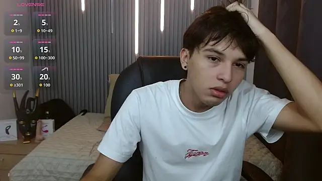 Snapshot of StiwenTwink chatting on 06/18/26, 01:48 StiwenTwink online show from 06/18/26, 01:48