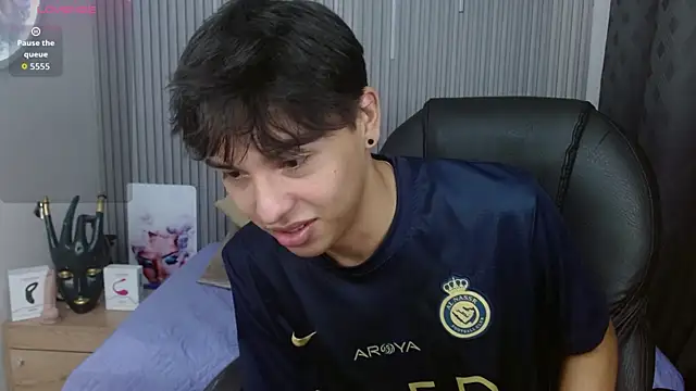 Snapshot of StiwenTwink chatting on 08/05/26, 01:03 StiwenTwink online show from 08/05/26, 01:03