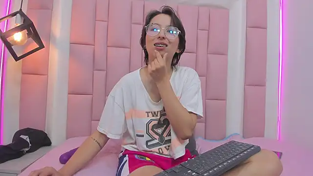 Snapshot of Klaret_Toy chatting on 10/02/25, 06:15 Klaret Toy online show from 10/02/25, 06:15