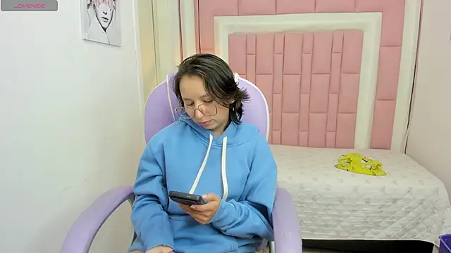 Klaret Toy online show from 04/15/26, 01:07