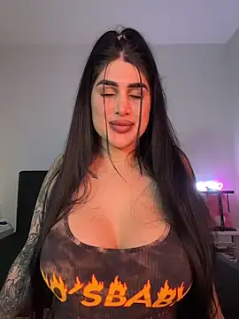 Snapshot of Niinarosee chatting on 04/20/26, 02:03 Niinarosee online show from 04/20/26, 02:03