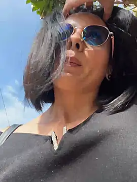 Snapshot of SaraMistick chatting on 12/18/25, 02:23 SaraMistick online show from 12/18/25, 02:23