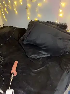 Snapshot of SaraMistick chatting on 03/24/26, 11:04 SaraMistick online show from 03/24/26, 11:04