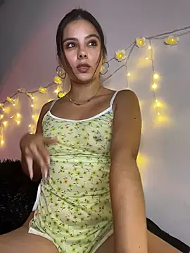 Snapshot of SaraMistick chatting on 04/17/26, 11:02 SaraMistick online show from 04/17/26, 11:02