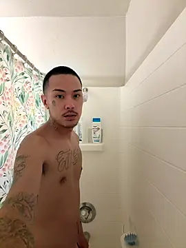 Snapshot of Loadedeggs chatting on 10/16/25, 01:56 Loadedeggs online show from 10/16/25, 01:56