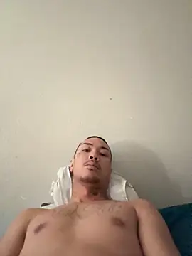 Snapshot of Loadedeggs chatting on 10/17/25, 02:52 Loadedeggs online show from 10/17/25, 02:52