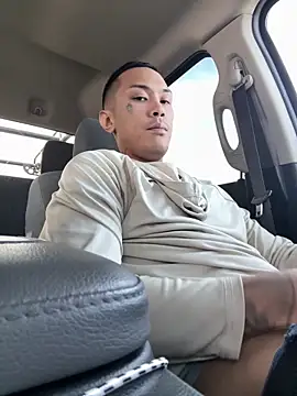 Snapshot of Loadedeggs chatting on 11/17/25, 06:46 Loadedeggs online show from 11/17/25, 06:46