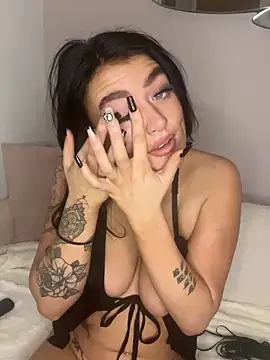 LolaReaX online show from 11/05/25, 06:13