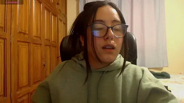 Venus cat  online show from 12/14/25, 08:41