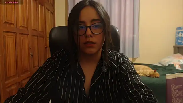 Venus cat  online show from 12/16/25, 10:37