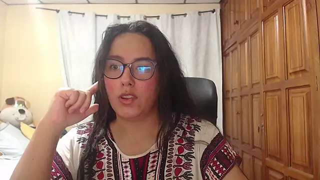 Snapshot of Venus_cat_ chatting on 04/03/26, 03:37 Venus cat online show from 04/03/26, 03:37