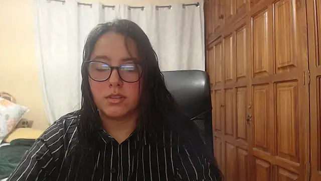 Snapshot of Venus_cat_ chatting on 04/05/26, 02:42 Venus cat online show from 04/05/26, 02:42