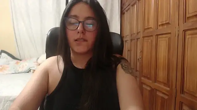 Snapshot of Venus_cat_ chatting on 04/22/26, 03:09 Venus cat online show from 04/22/26, 03:09