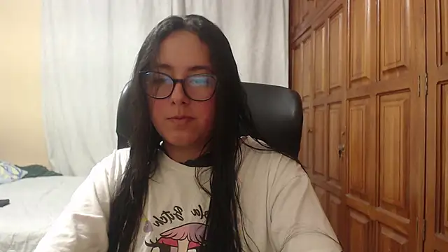 Snapshot of Venus_cat_ chatting on 04/24/26, 03:09 Venus cat online show from 04/24/26, 03:09