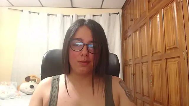 Snapshot of Venus_cat_ chatting on 05/29/26, 04:10 Venus cat online show from 05/29/26, 04:10