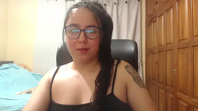 Snapshot of Venus_cat_ chatting on 06/14/26, 04:36 Venus cat online show from 06/14/26, 04:36