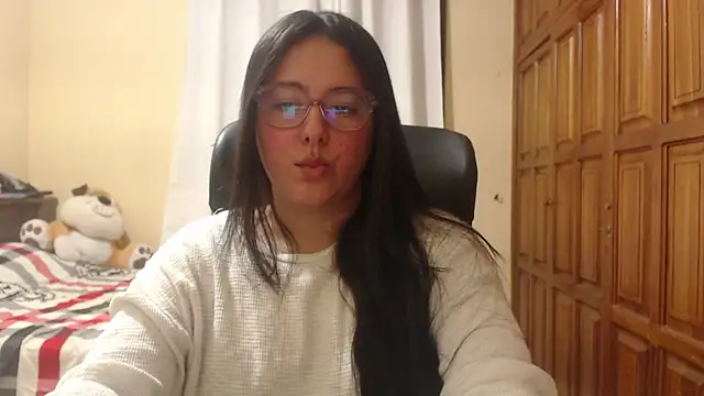 Snapshot of Venus_cat_ chatting on 07/15/26, 05:12 Venus cat online show from 07/15/26, 05:12