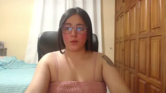 Snapshot of Venus_cat_ chatting on 08/08/26, 06:26 Venus cat online show from 08/08/26, 06:26