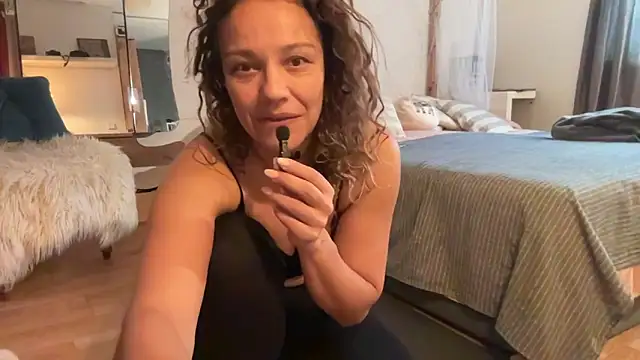 Snapshot of ShakiraLuxorine1 chatting on 10/08/25, 06:11 ShakiraLuxorine1 online show from 10/08/25, 06:11