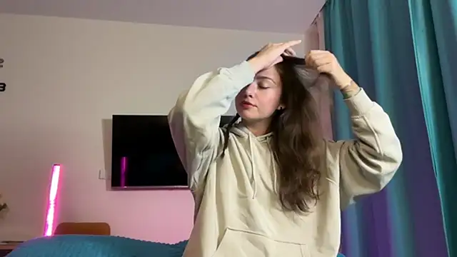 erikaa miuu online show from 10/13/25, 05:24