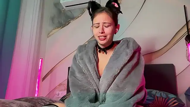 erikaa miuu online show from 10/18/25, 06:52