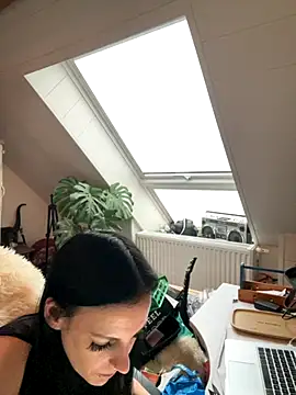 Snapshot of V-WINELOVER chatting on 10/16/25, 03:57 V-WINELOVER online show from 10/16/25, 03:57