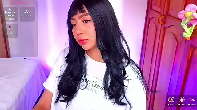 emma web  online show from 10/17/25, 03:03