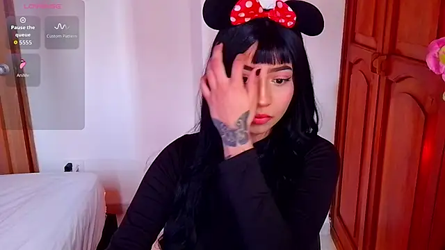 emma web  online show from 11/11/25, 03:12