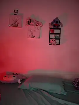 Snapshot of Solaangel_ chatting on 10/22/25, 02:01 Solaangel online show from 10/22/25, 02:01