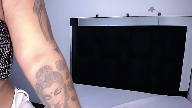 Snapshot of CataleyaMoonroe chatting on 10/03/25, 04:15 CataleyaMoonroe online show from 10/03/25, 04:15