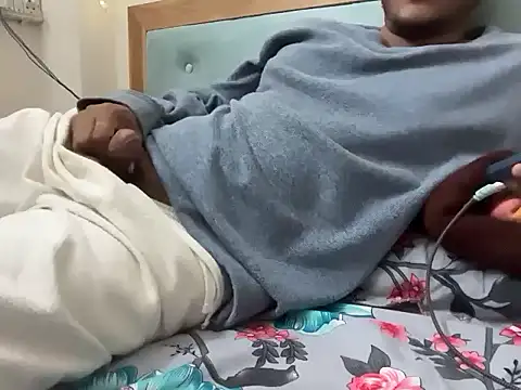 Snapshot of YourBlackBull chatting on 10/04/25, 09:40 YourBlackBull online show from 10/04/25, 09:40