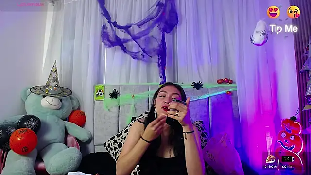 Snapshot of emy_brunette chatting on 10/14/25, 11:55 emy brunette online show from 10/14/25, 11:55