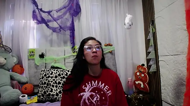 Snapshot of emy_brunette chatting on 10/18/25, 03:35 emy brunette online show from 10/18/25, 03:35