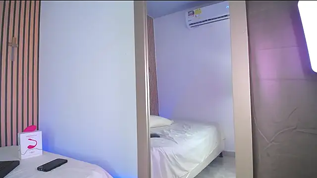 PiaGelvez online show from 10/03/25, 01:02