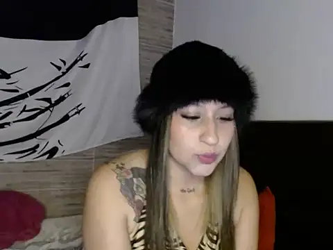 LV MOONWOMAN online show from 10/09/25, 04:32