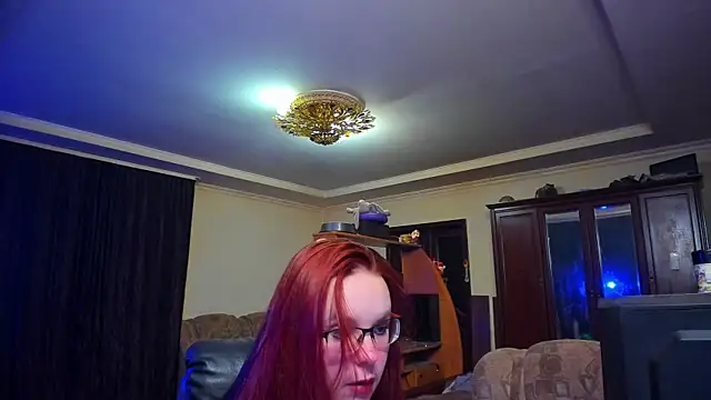 JustFoxyee online show from 10/05/25, 08:07