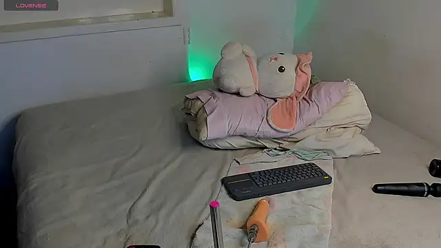 Snapshot of Alejarossi chatting on 01/19/26, 04:33 Alejarossi online show from 01/19/26, 04:33