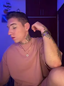 Snapshot of hotxxx_2012 chatting on 10/02/25, 07:43 hotxxx 2012 online show from 10/02/25, 07:43