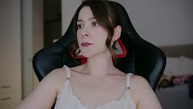 Snapshot of WowHelloAlice chatting on 03/15/26, 11:44 WowHelloAlice online show from 03/15/26, 11:44