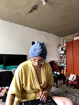 imariahot online show from 10/21/25, 03:02